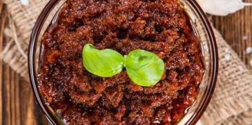 Sundried tomato and basil pesto